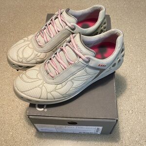 Ecco Women’s Golf Cage EVO Shoes